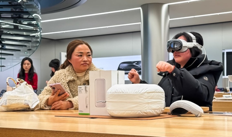 Apple Vision Pro Success Odds: What Prediction Markets Say About 2026 Sales